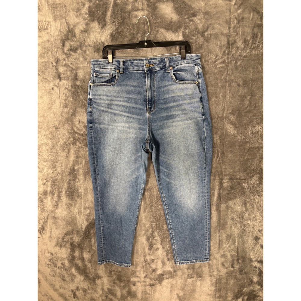 American Eagle High Waisted Mom Jeans Medium Wash Blue Denim Size 14